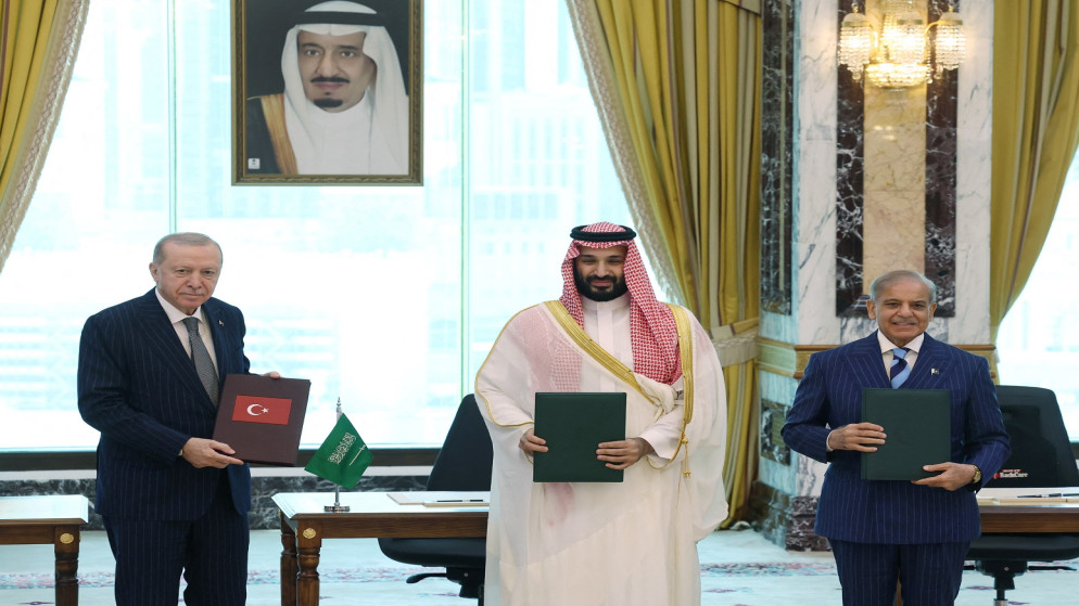 السعودية وتركيا وباكستان توقع اتفاقا دفاعيا بعد مفاوضات استمرت عاما