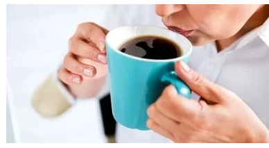 عادات خاطئة في وجبة الإفطار يجب تجنبها بين القهوة والسكريات