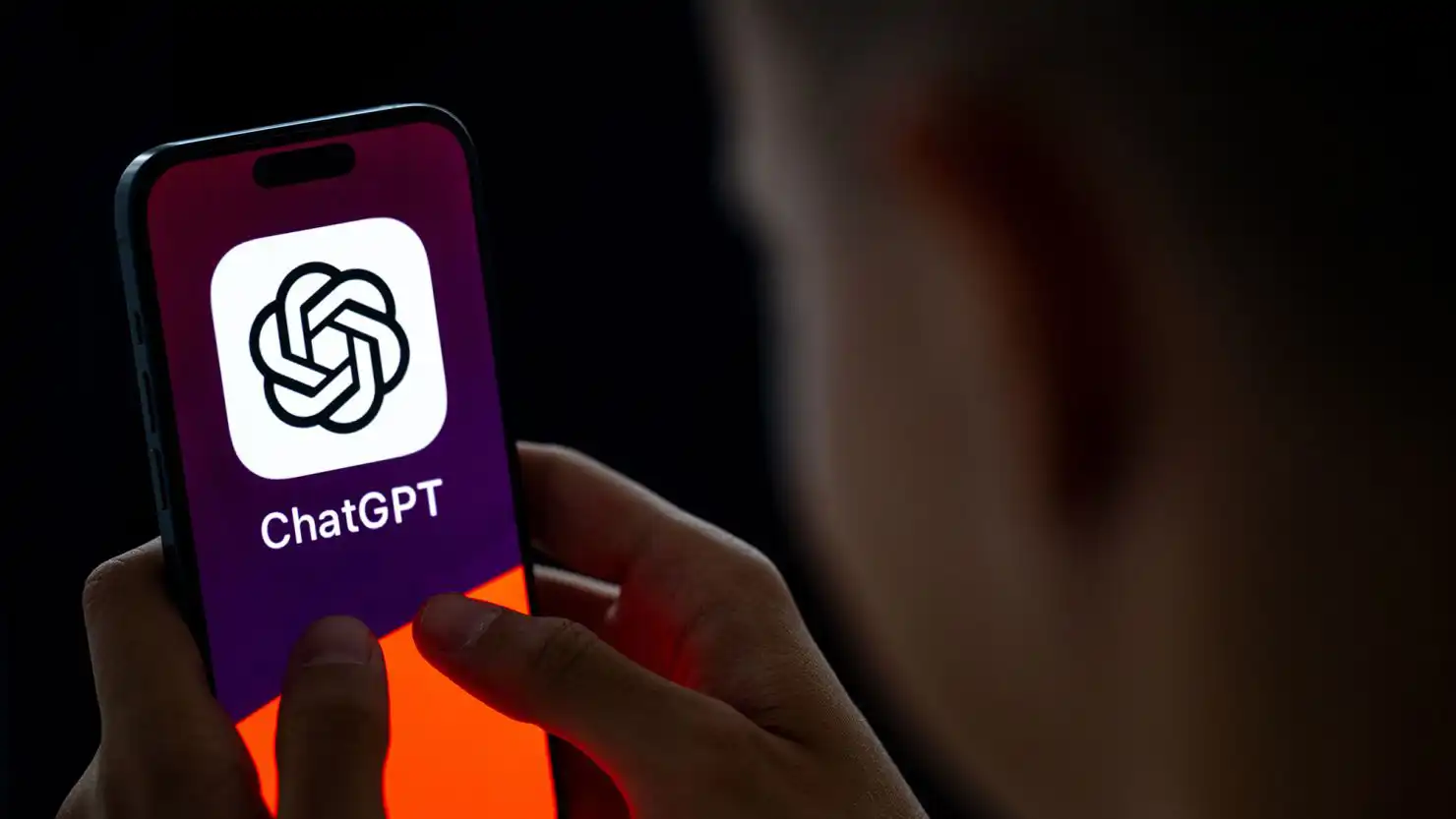 ميزة ملصقات "شات جي بي تي" تصل إلى واتساب 