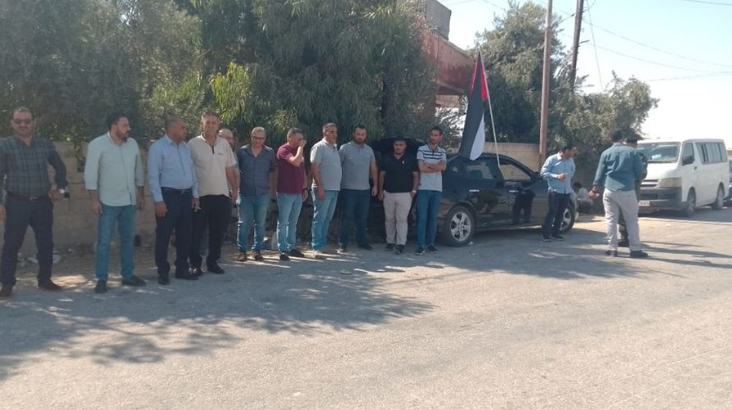 موظفو الحرة الأردنية السورية المشتركة يواصلون اعتصامهم احتجاجا على تخفيض رواتبهم