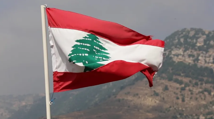 لبنان يعيد فتح مجاله الجوي