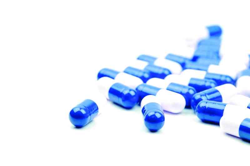 الإمارات  ..  الغرامة والإبعاد لطبيب سهّل تعاطي المخدرات والمؤثرات العقلية