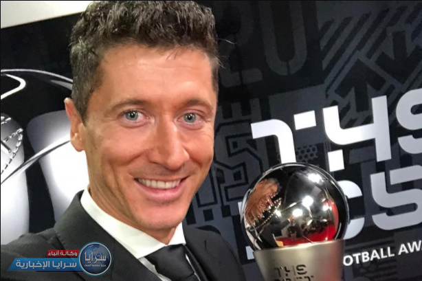 تفوق على صلاح وميسي ..  ليفاندوفسكي يفوز بجائزة أفضل لاعب بالعالم المقدمة من "فيفا"