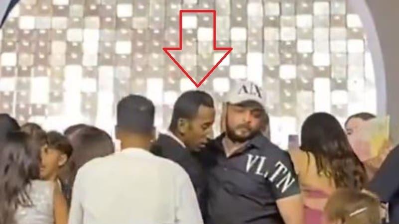 مفاجأة في صفعة عمرو دياب ..  محامي الشاب يتنحى والخلاف مادي