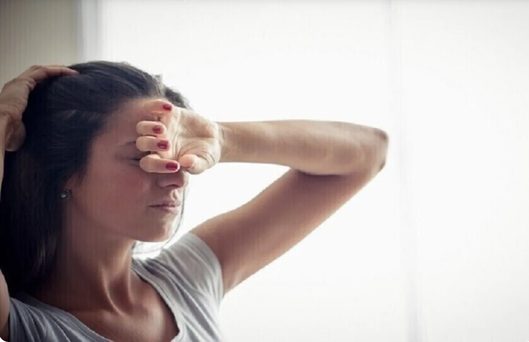 الدوار عند النهوض فجأة ..  الأسباب ونصائح لتجنب المخاطر