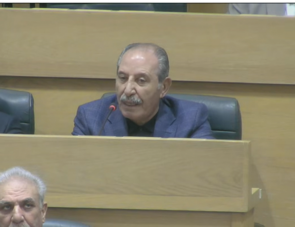 الصقور: وزراء سابقون يهاجمون الوطن