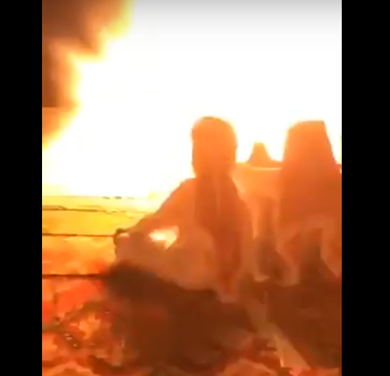 بالفيديو ..  شاهد "سيجارة" تتسبب بكارثة في حفل زفاف بالسعودية 