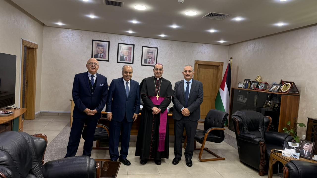 رئيس مجلس أمناء الجامعة الأميركية في مادبا يلتقي وزير التربية والتعليم والتعليم العالي