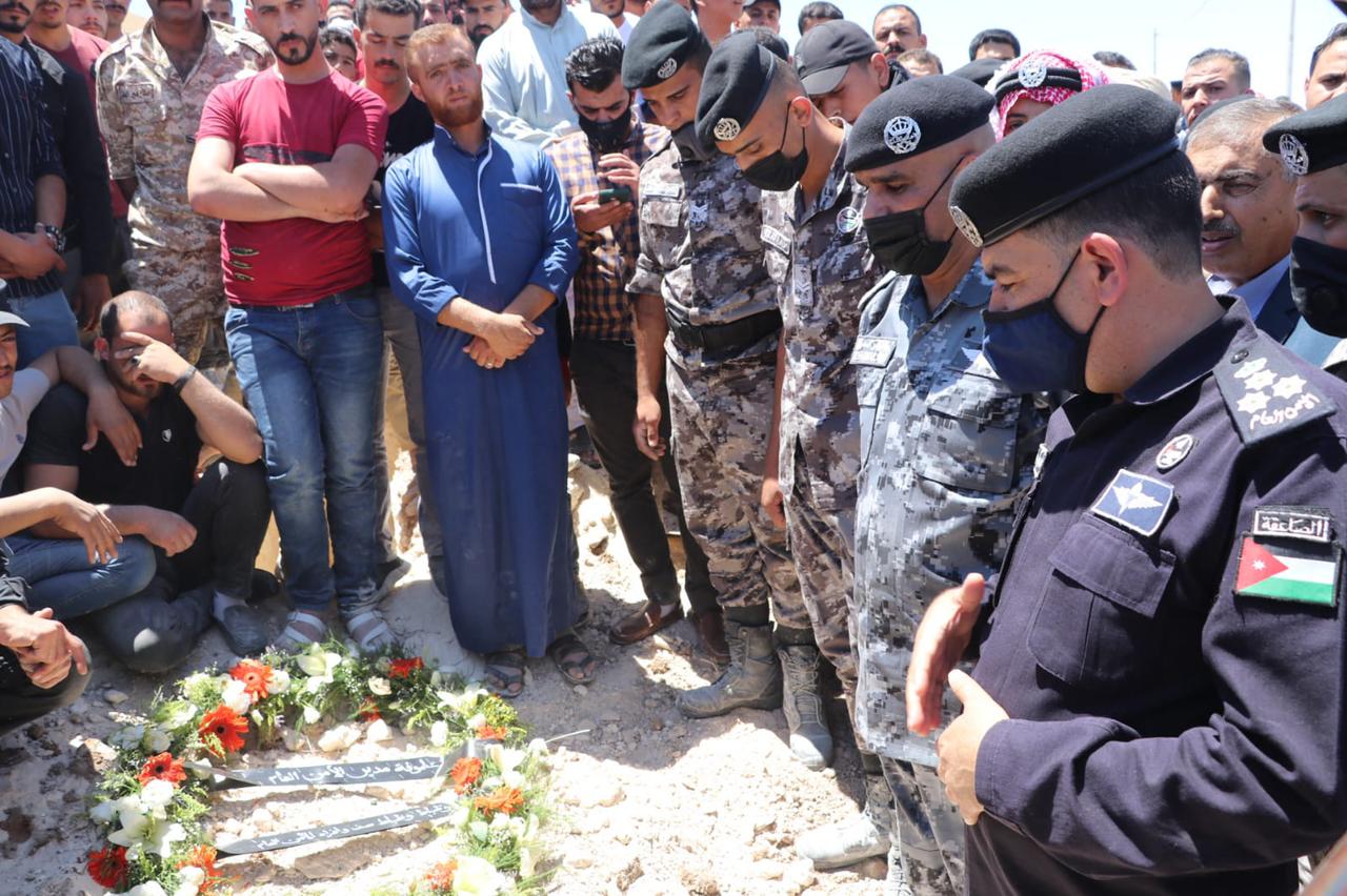 بالصور  ..  مديرية الامن العام تشيع جثمان المرحوم الشرطي عبد الحافظ حسن البطوش