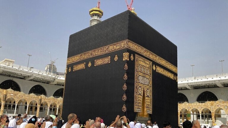 بالفيديو ..  اختفاء ظل الكعبة مع تعامد الشمس عليها 