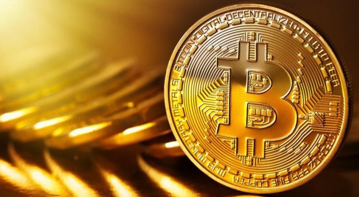 بتكوين تتراجع 10% مع تواصل النزول عن مرتفعات قياسية