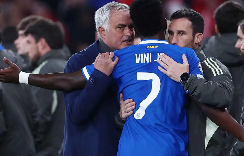 تصريح مفاجئ لجوزيه مورينيو بعد حادثة العنصرية ضد فينيسيوس جونيور  