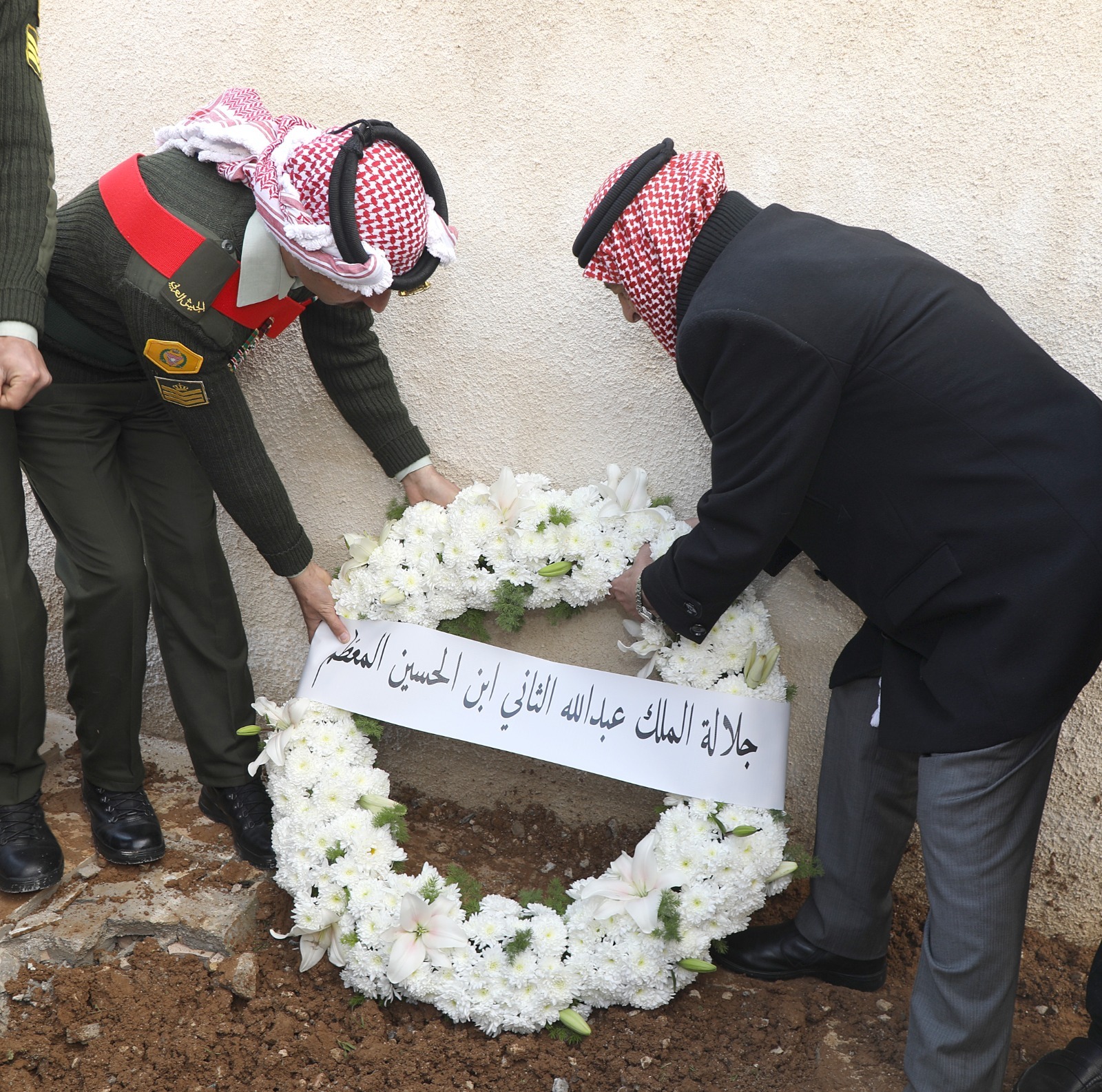 مندوبا عن الملك وولي العهد ..  العيسوي يشارك في تشييع جثمان الوزير والعين الأسبق صلاح أبو زيد 