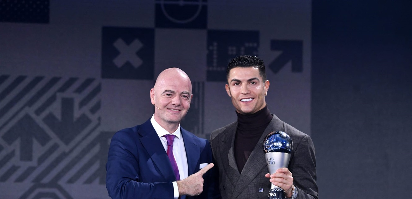 بسبب كأس العالم ..  رئيس الفيفا يفاجئ رونالدو 