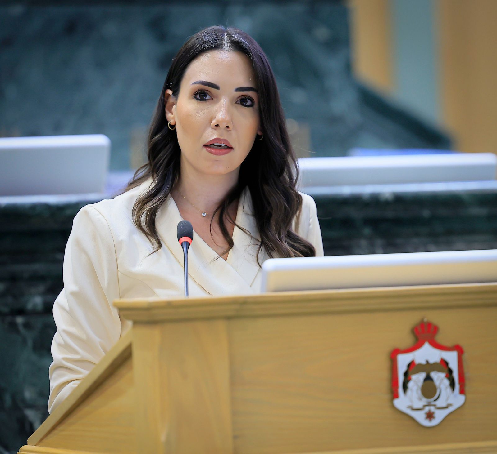 النائب رند الخزوز تكتب: الاقتصاد ينمو… لكن لمن؟