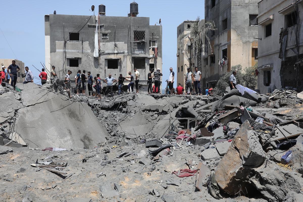 مسؤول فلسطيني يطالب بفتح المعابر مع قطاع غزة ونقل المصابين لعلاجهم