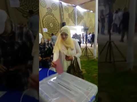 بالفيديو : لن تصدق كيف تغيرت ملامح الفنانة المعتزلة شمس البارودي