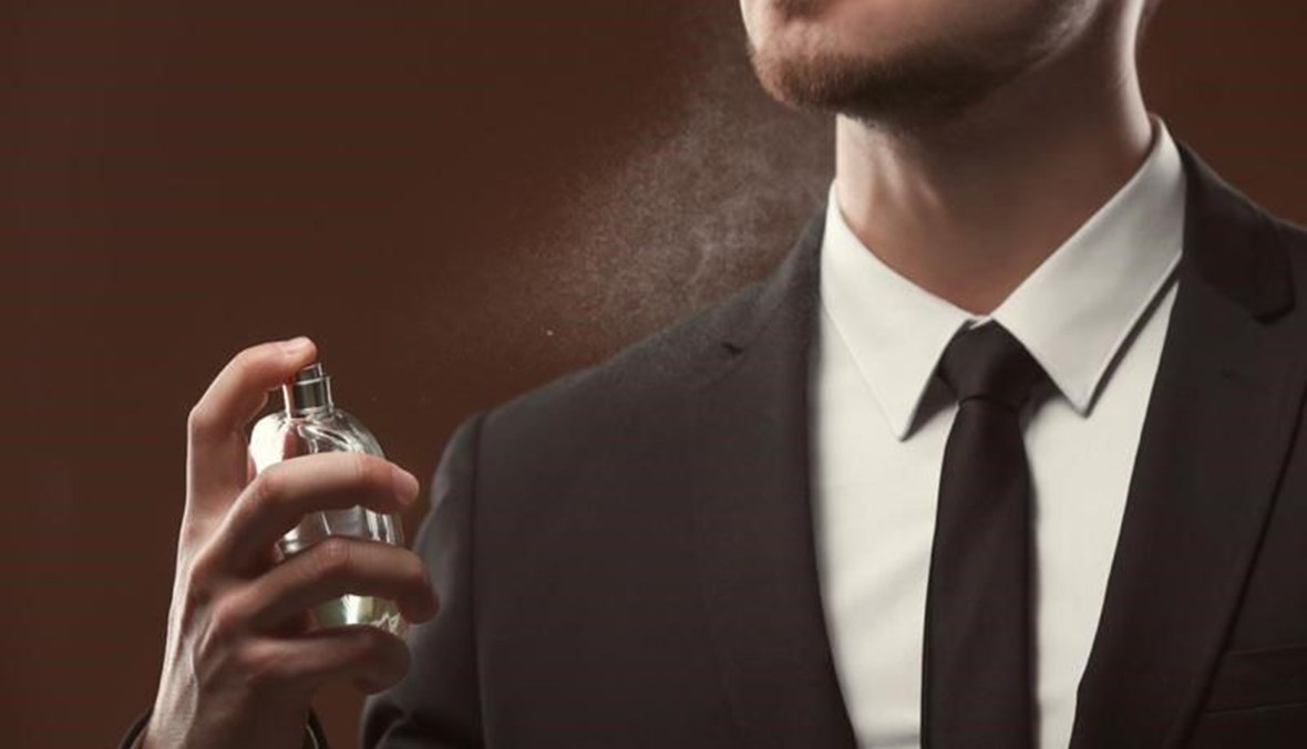 ما حكم التطيب واستنشاق العطر ووضع مزيل العرق في نهار رمضان؟  ..  دار الإفتاء تجيب