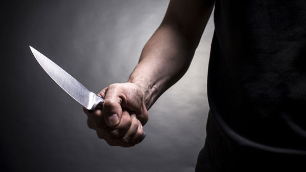 "قاتل" زوجته وطفلها سدَّد لهما طعنات وأحرقهما بمساندة شريكته حاملة "الدكتوراه"