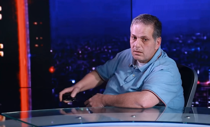 شاهد ردة فعل نقيب تجار الألبسة سلطان علان عندما وجد نفسه في القناة العبرية العاشرة 