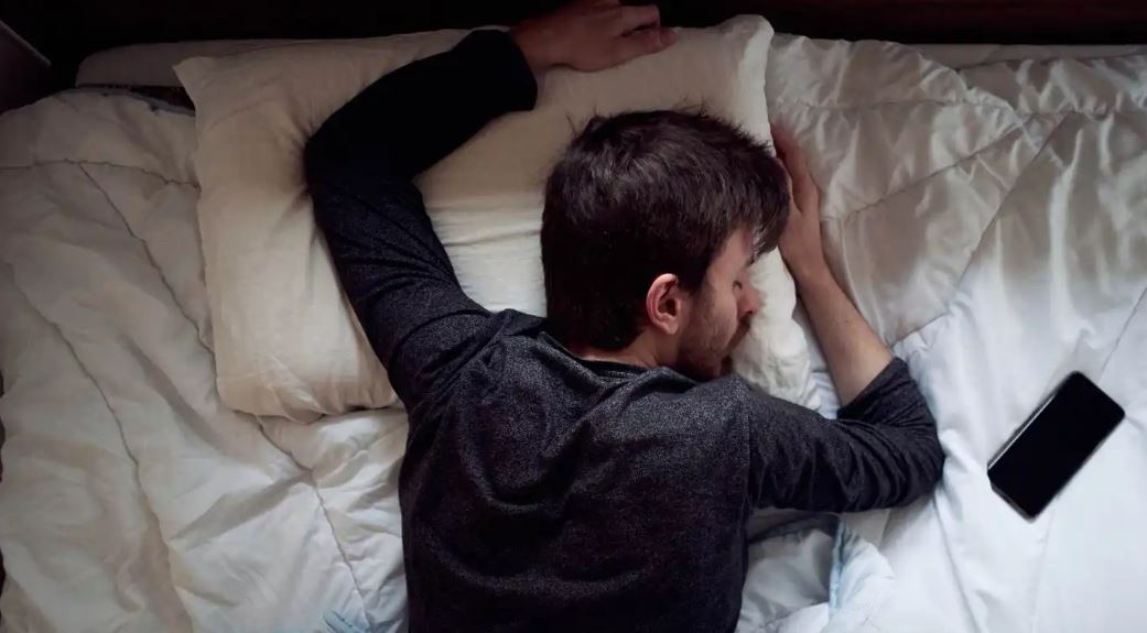 نومك قد يحمل مؤشرًا مبكرًا على مخاطر الإصابة بأمراض القلب 