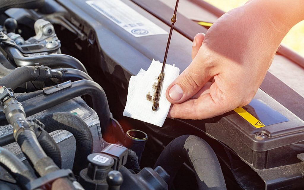 حل مشكلة نقص زيت المحرك: دليلك الشامل للأسباب والعلاج