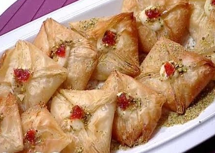 بالفيديو ..  طريقة تحضير الفطير بالقشطة