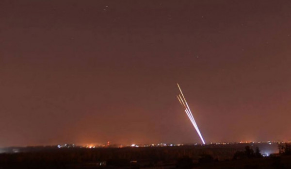 إعلام الاحتلال: إطلاق صاروخين من قطاع غزة باتجاه مناطق الغلاف