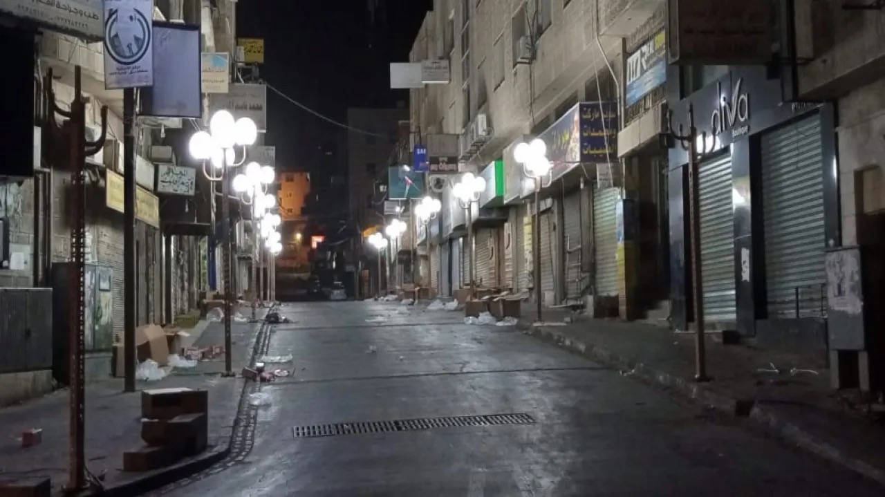 محافظ جرش يوجه بتنظيم الوسط التجاري وإزالة الاعتداءات على الأرصفة