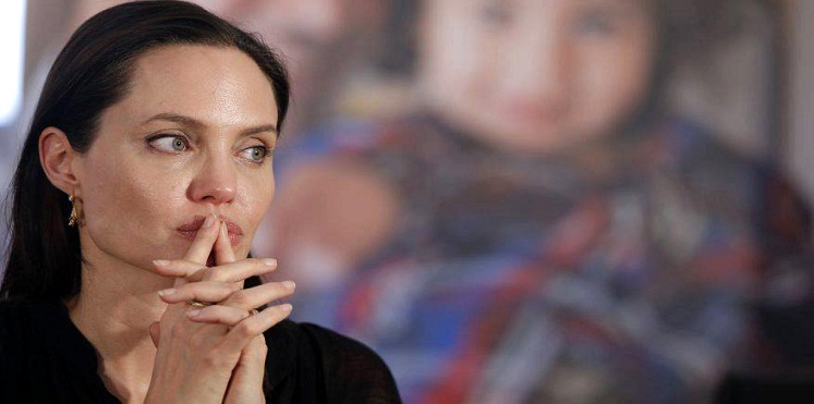 بالصور ..  “قلعة” أنجلينا جولي السرية تكشف تخطيطها للطلاق من زوجها