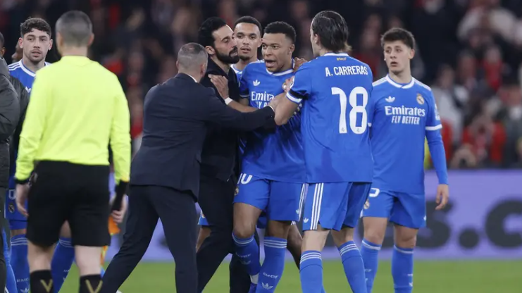 وصف فينيسيوس بـ"القرد" ..  مبابي يطالب بحرمان لاعب بنفيكا من دوري الأبطال