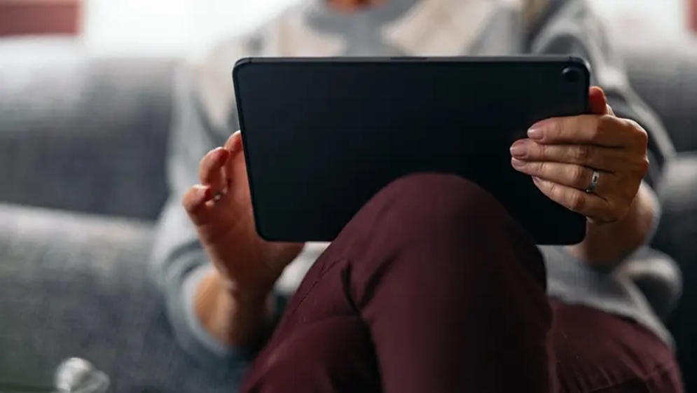 الإفراط في "وقت الشاشات" قد يؤدي إلى الخرف المبكر