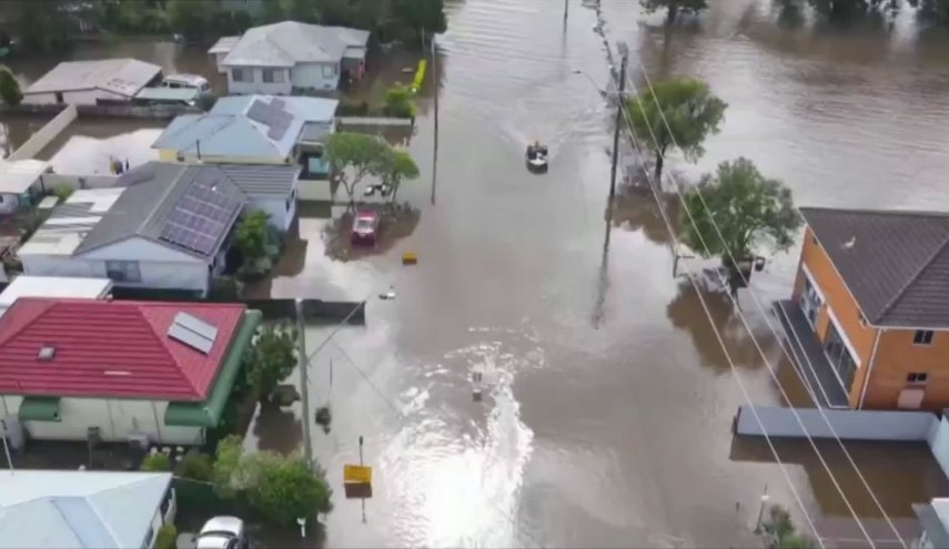 فيضانات قياسية تجتاج مدينة استرالية وعمليات الإجلاء مستمرة
