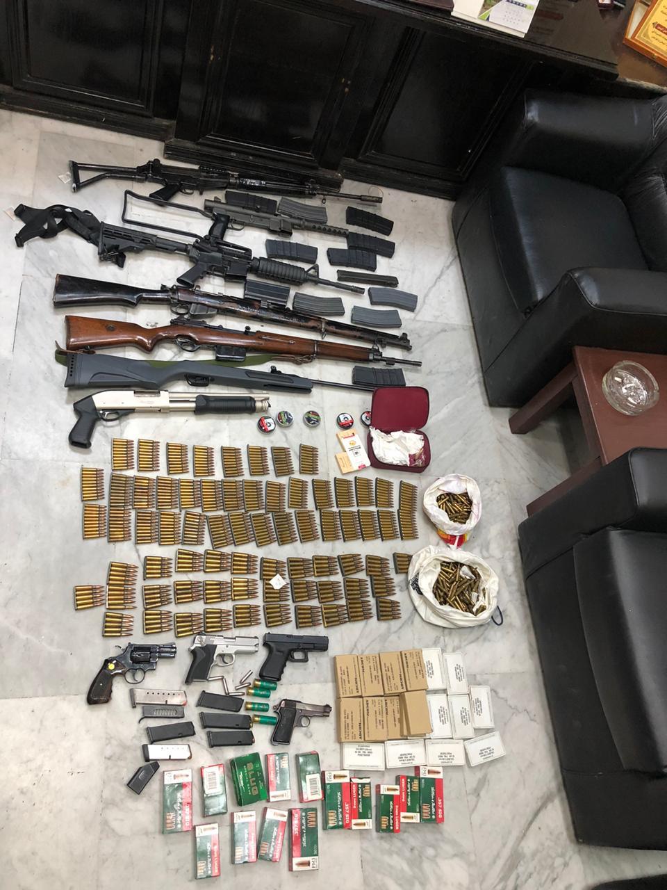 الأمن: القبض على شخص بحوزته كمية من المواد المخدرة وعشرة اسلحة نارية في عمّان