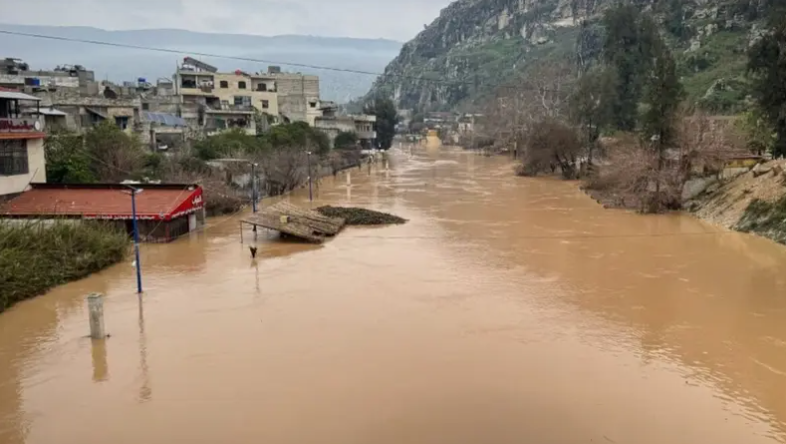 "سندويشات زعتر ببوفيه القصر" ..  غضب من مسؤول بسبب كارثة إدلب
