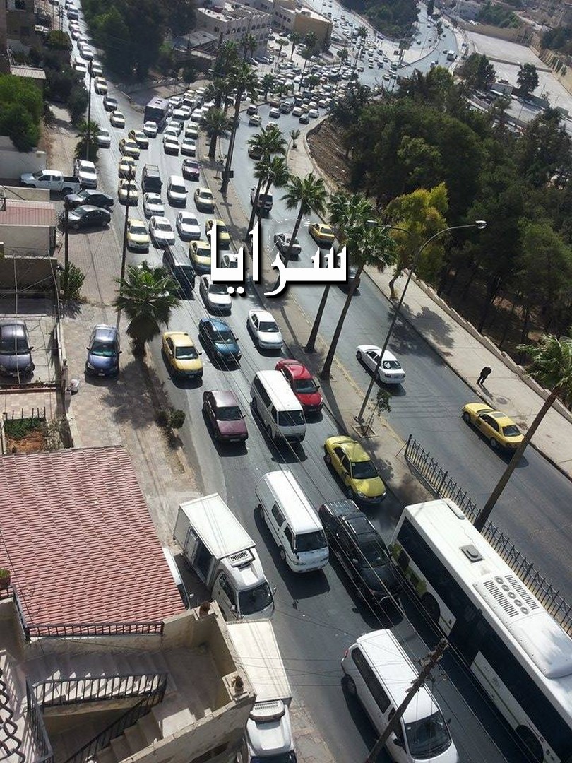 جبل عمان : ازمة سير خانقة  و اصابة شخص نتيجة حادث تصادم بين 5 مركبات 