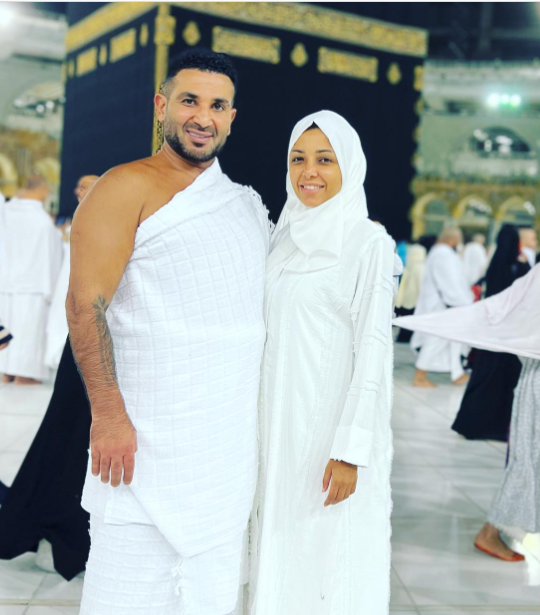 الفنان أحمد سعد يثير الجدل بوشم أثناء أداء العمرة  ..  والأزهر يعلق