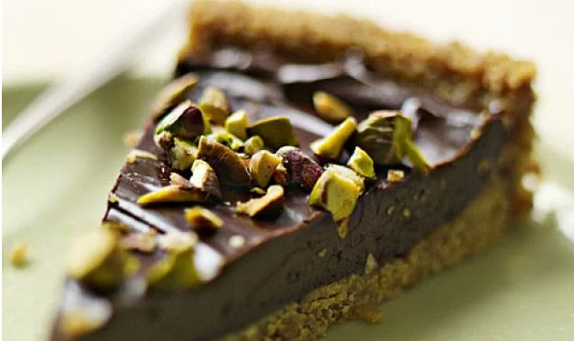 طريقة عمل حلى سهل تارت الشوكولاته بالفستق