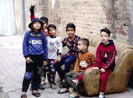 فصل دراسي بلا طلاب ومدارس في غزة ومقاعد تبكي أصحابها بالضفة