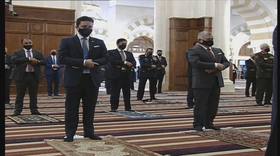 الملك وولي العهد يشاركان المصلين أداء صلاة العيد في مسجد الحسين بن طلال 