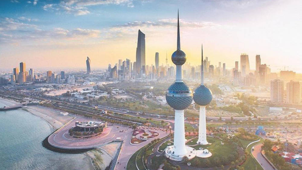 الكويت: إلغاء التباعد في المساجد ..  وفتح المطار لرحلات الطيران