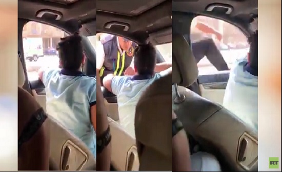 بالفيديو : فيديو متداول لطفل يقود سيارة ويصدم رجل مرور ثم يفر هاربا
