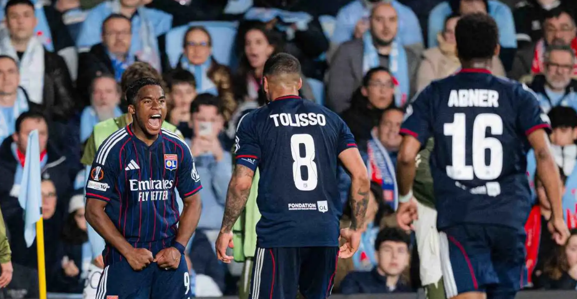 يتجاهلون عزيمته القوية ..  أسطورة فرنسا يدافع عن إندريك بعد موجة غضب عارمة  