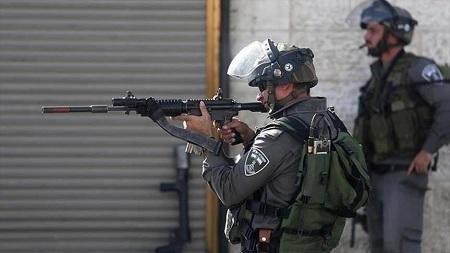 إطلاق النار على فلسطيني بحجة محاولة تنفيذ طعن