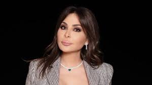 إليسا تعتذر من الجمهور بسبب فستانها