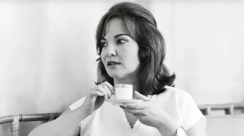 شادية لجأت للتخفي قبل الرد على الهاتف ..  من هي "مدام طماطم"؟
