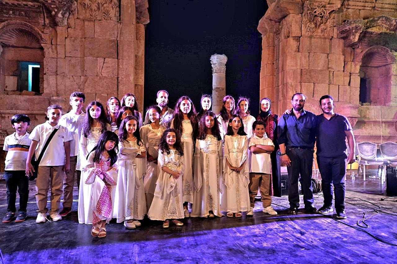 مركز زها الثقافي يشعل مسرح ارتيمس خلال مشاركته في مهرجان جرش 