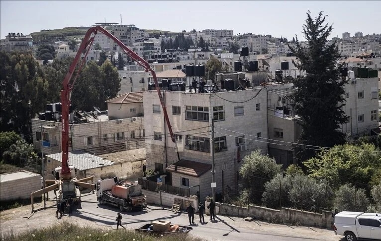 شرطة الاحتلال تغلق بالإسمنت شقة سكنية في القدس الشرقية