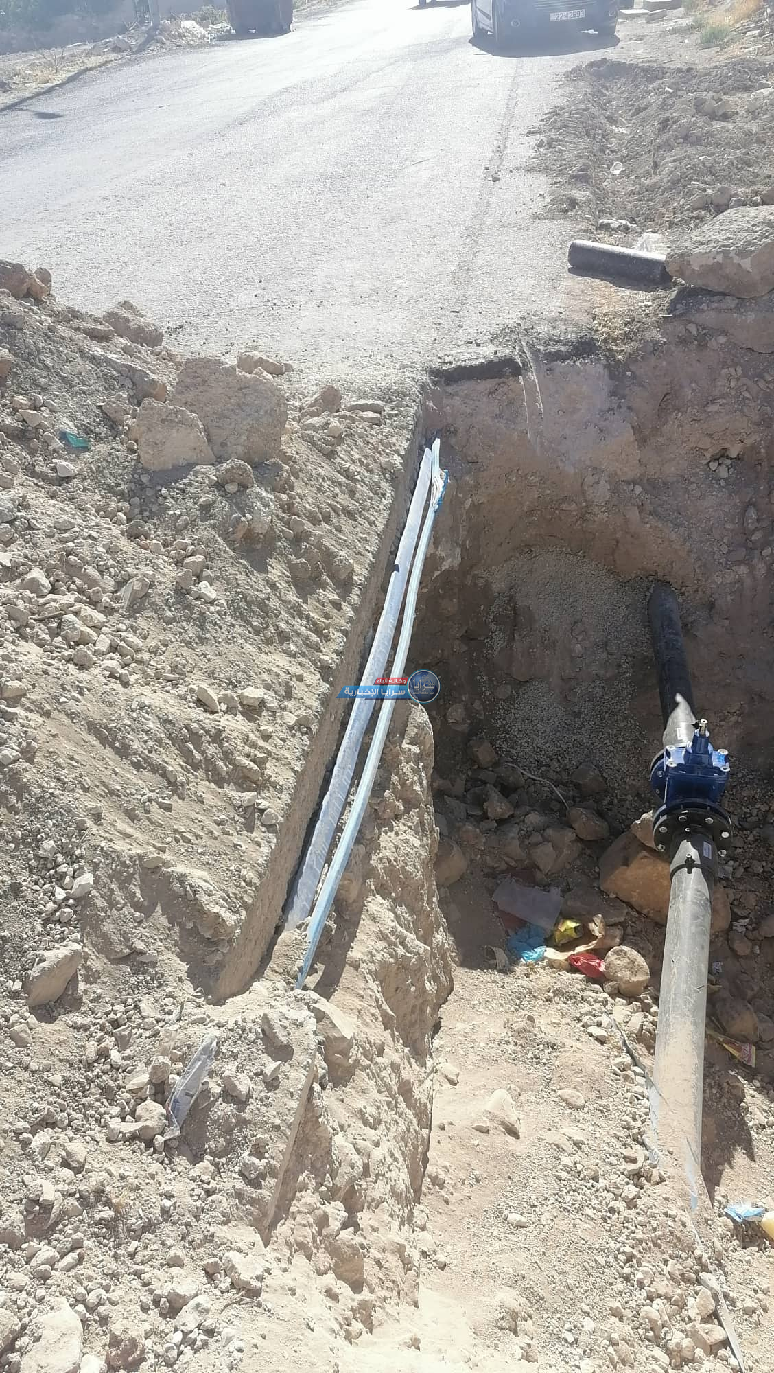 بالصور  ..  "مياه القصر" في محافظة الكرك تعرض حياة المواطنين للخطر نتيجة أعمال الحفريات 