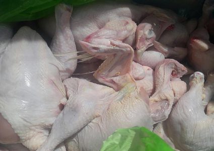 الرصيفة  ..  ضبط واتلاف 5ر1 طن دجاج مذبوح بشكل مخالف